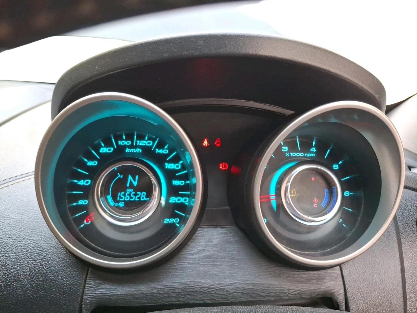 2019 Mahindra XUV500 W11, Diesel, Manual, 1,56,528 km, interior