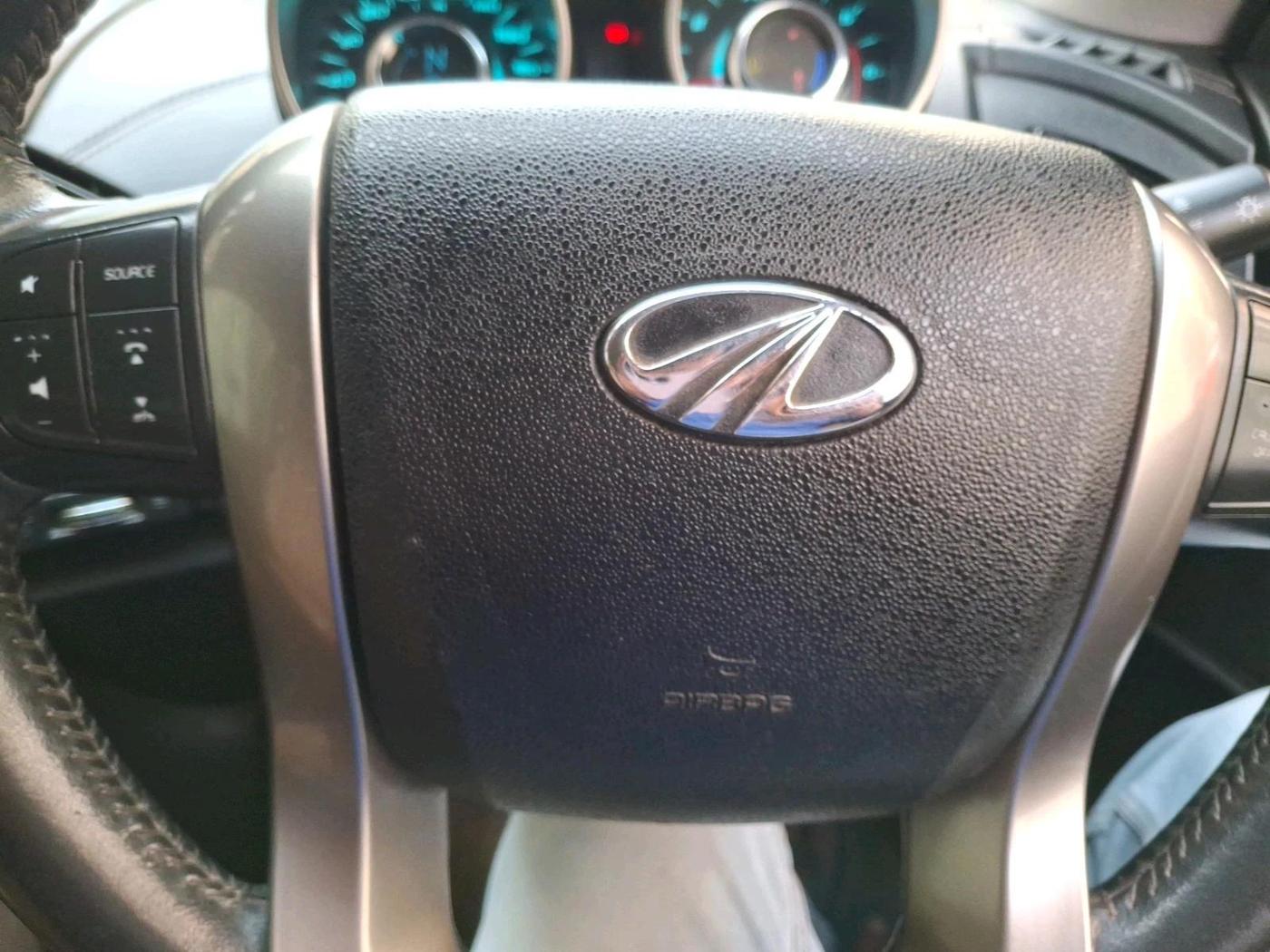 2019 Mahindra XUV500 W11, Diesel, Manual, 1,56,528 km, interior