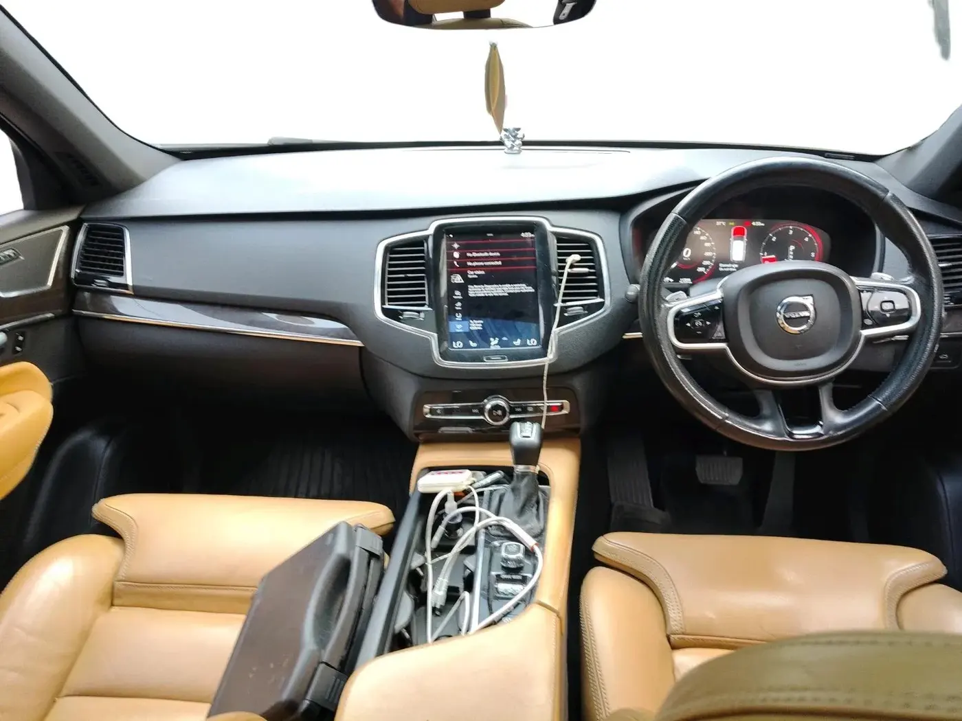 2017 Volvo XC 90 D5 MOMENTUM, Diesel, Automatic, 1,17,844 km, interior