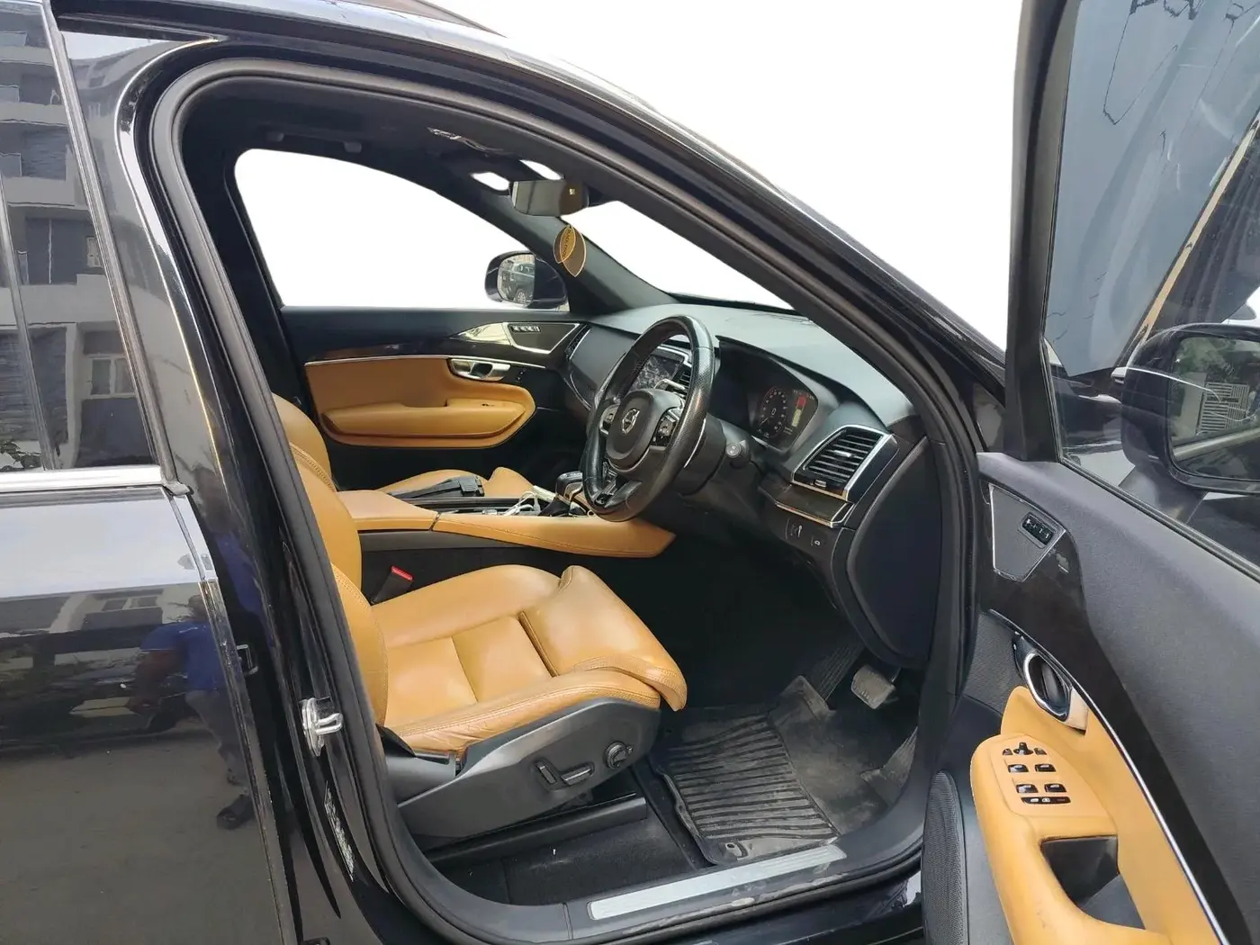 2017 Volvo XC 90 D5 MOMENTUM, Diesel, Automatic, 1,17,844 km, interior