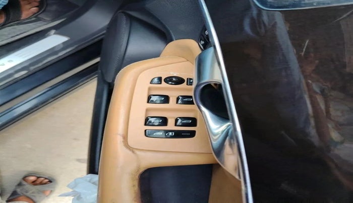 2017 Volvo XC 90 D5 MOMENTUM, Diesel, Automatic, 1,17,844 km, interior