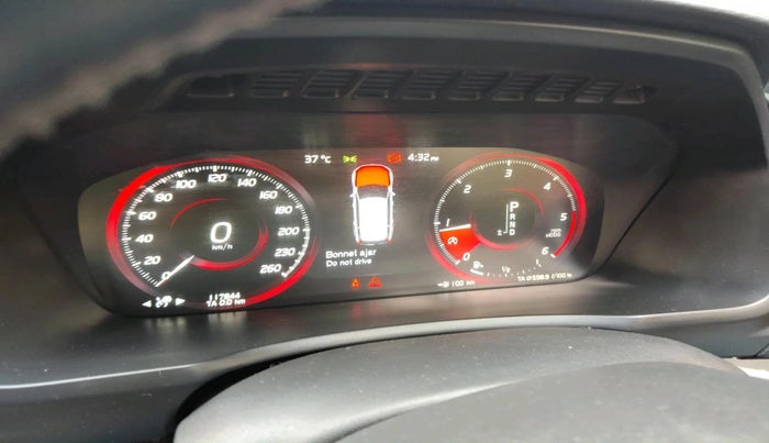 2017 Volvo XC 90 D5 MOMENTUM, Diesel, Automatic, 1,17,844 km, interior