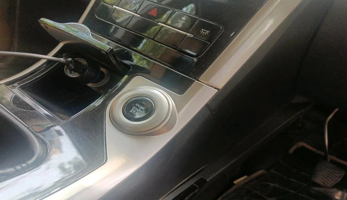 2020 Mahindra XUV500 W7, Diesel, Manual, 44,590 km, interior