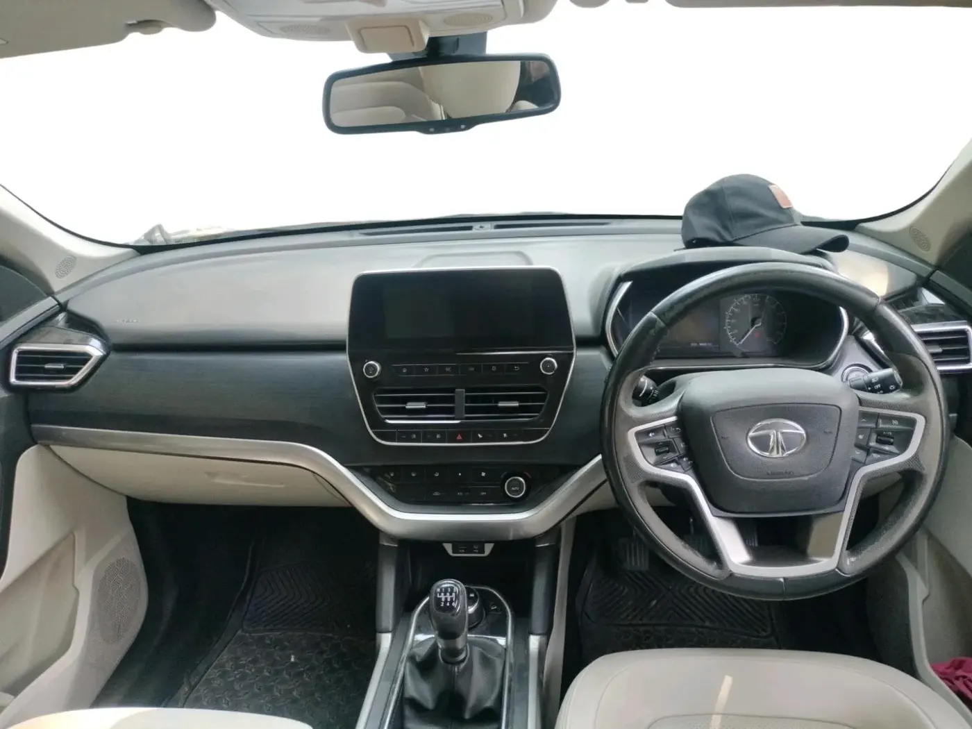 2021 Tata Safari XZ PLUS 6 S, Diesel, Manual, 1,00,638 km, interior