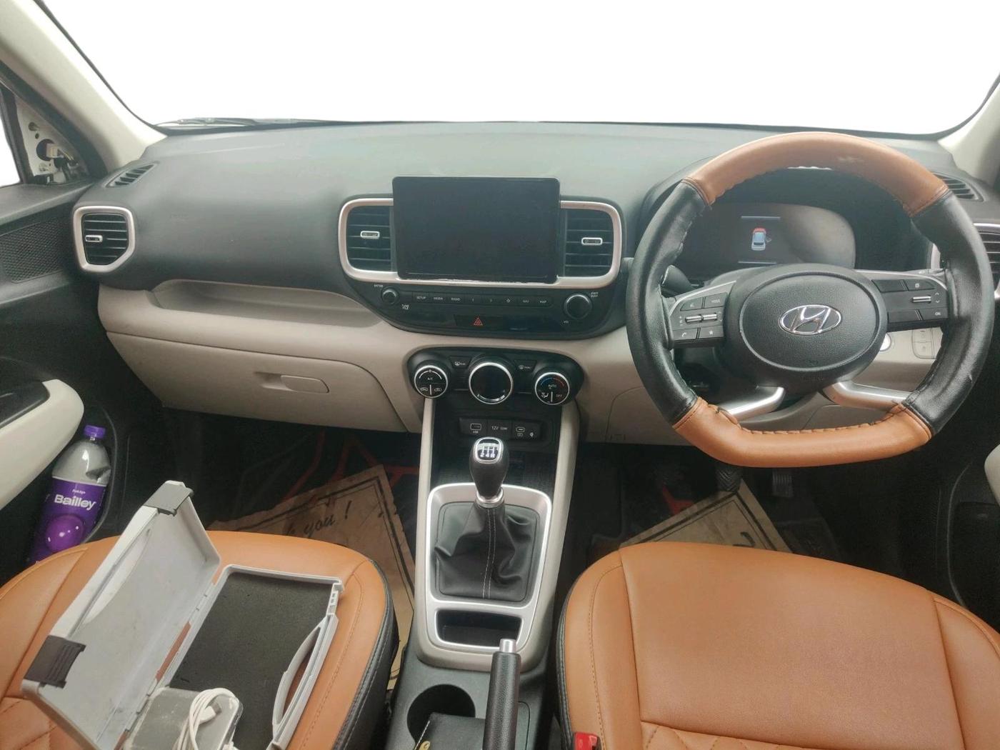 2024 Hyundai VENUE SX 1.2 PETROL, Petrol, Manual, 15,581 km, interior