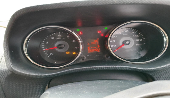 2015 Mahindra TUV300 T8, Diesel, Manual, 2,22,622 km, interior