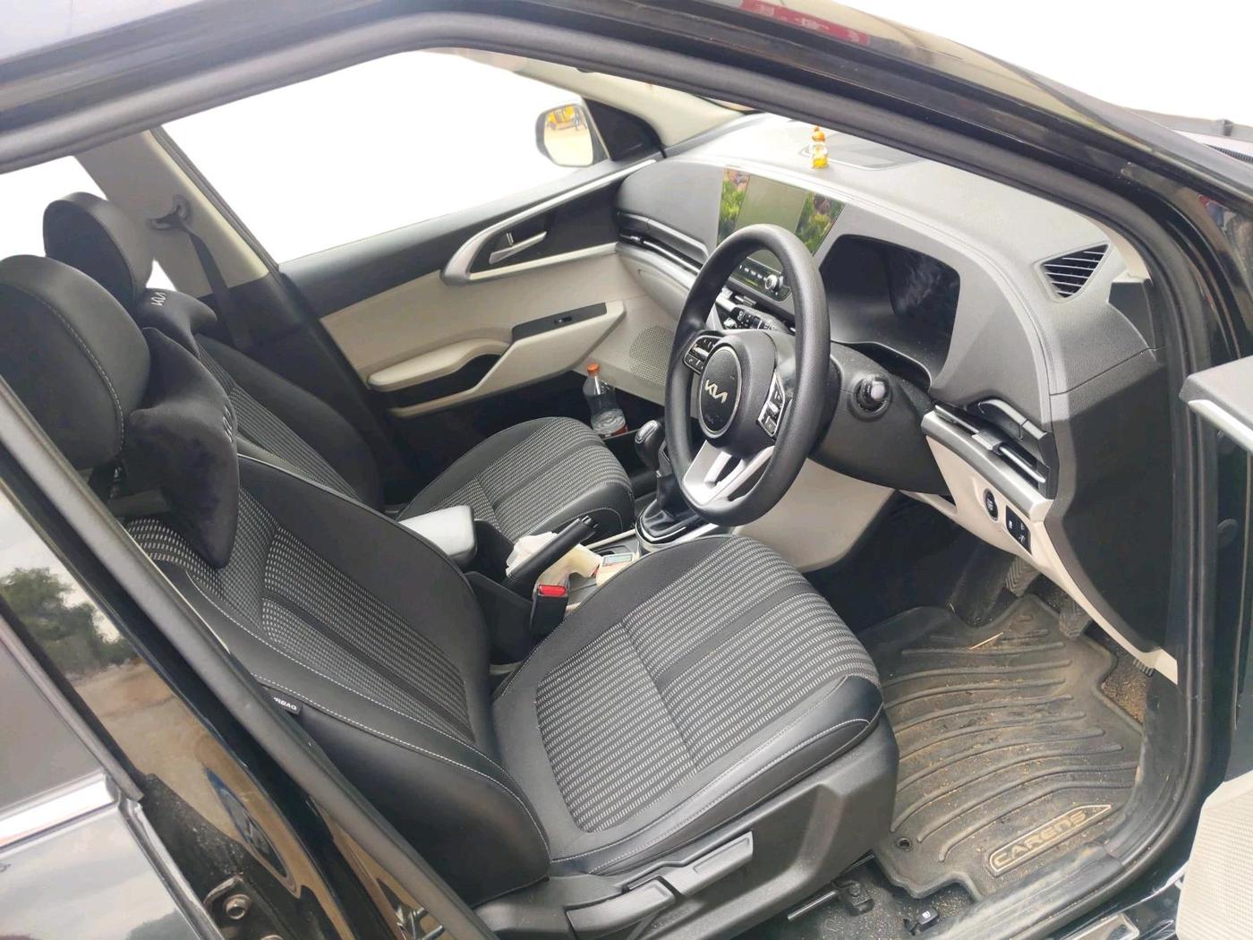 2022 KIA CARENS LUXURY PLUS 1.4 PETROL 7 STR, Petrol, Manual, 65,114 km, interior