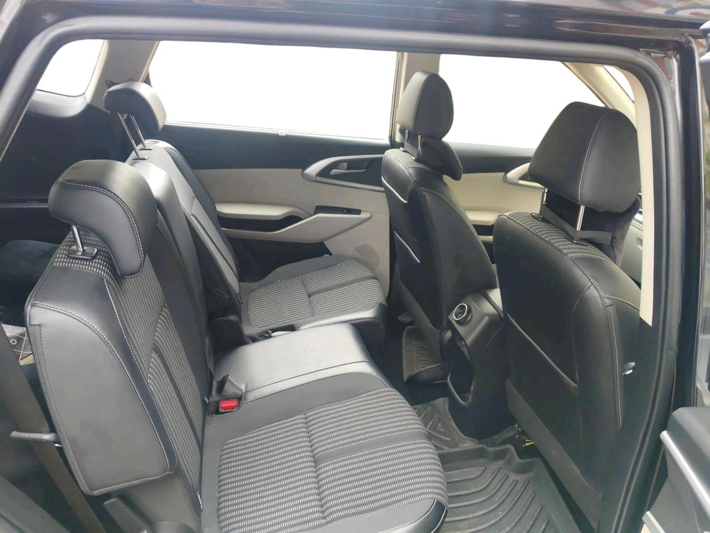 2022 KIA CARENS LUXURY PLUS 1.4 PETROL 7 STR, Petrol, Manual, 65,114 km, interior