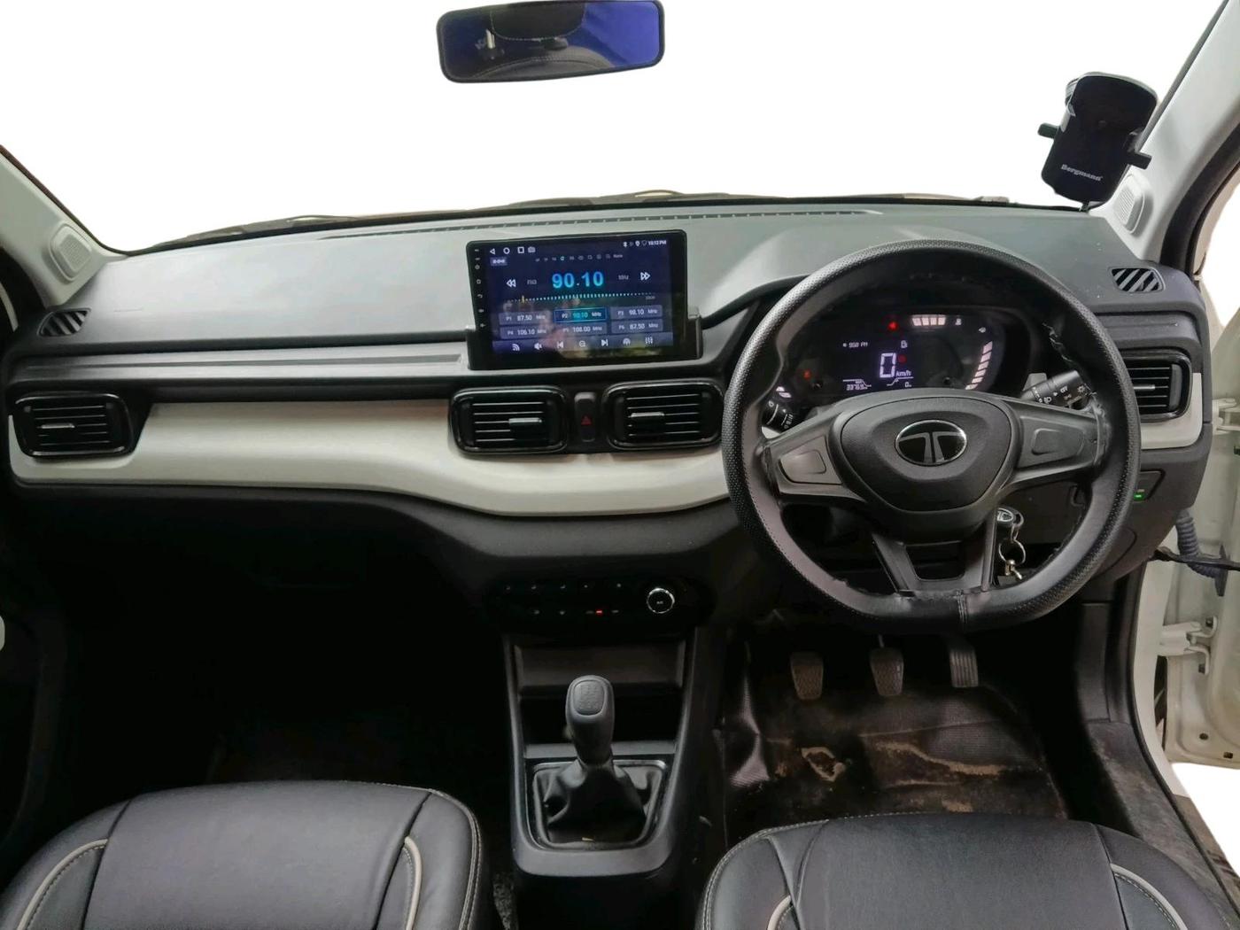 2024 Tata PUNCH PURE MT CNG, CNG, Manual, 33,769 km, interior