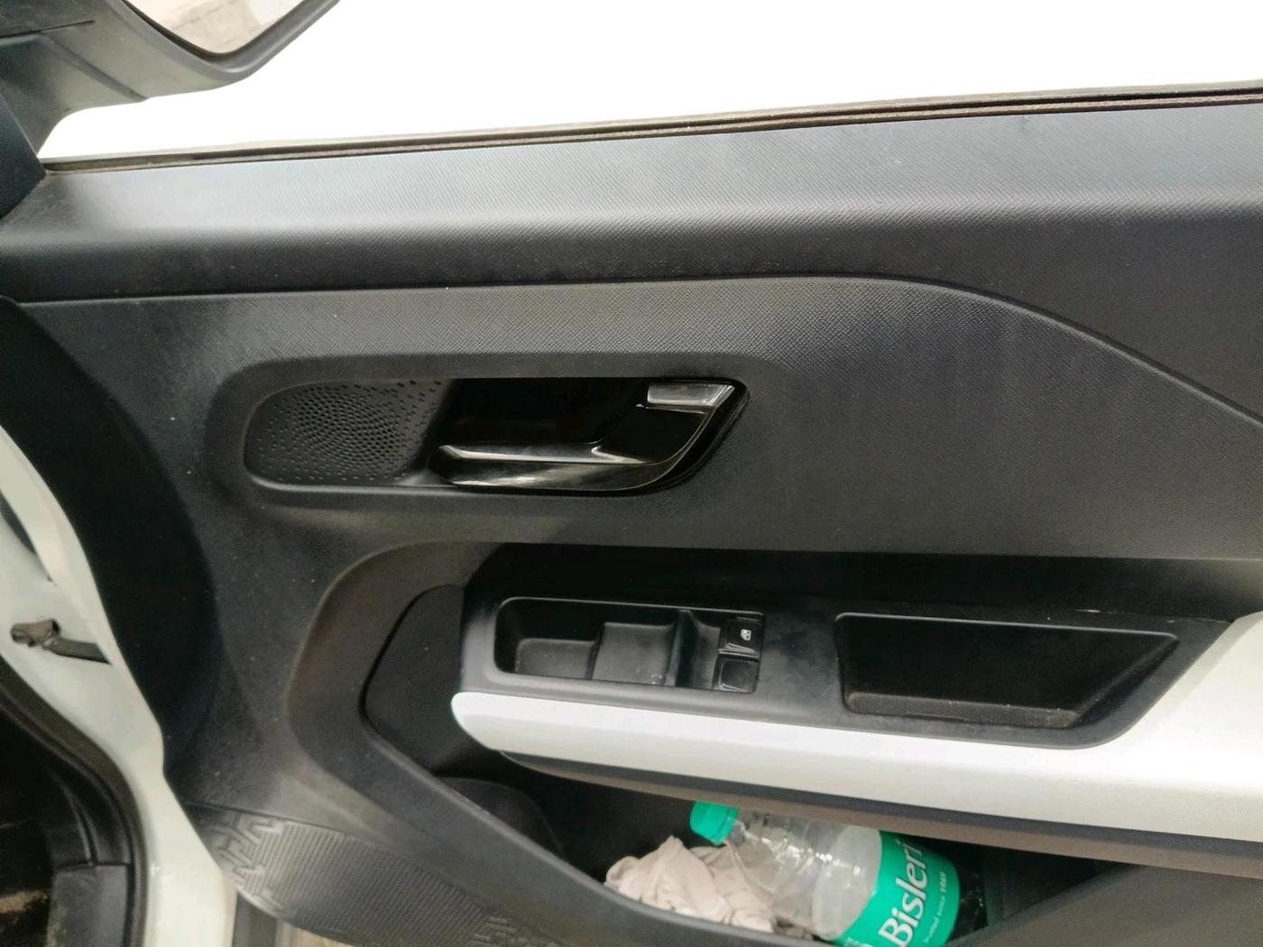 2024 Tata PUNCH PURE MT CNG, CNG, Manual, 33,769 km, interior