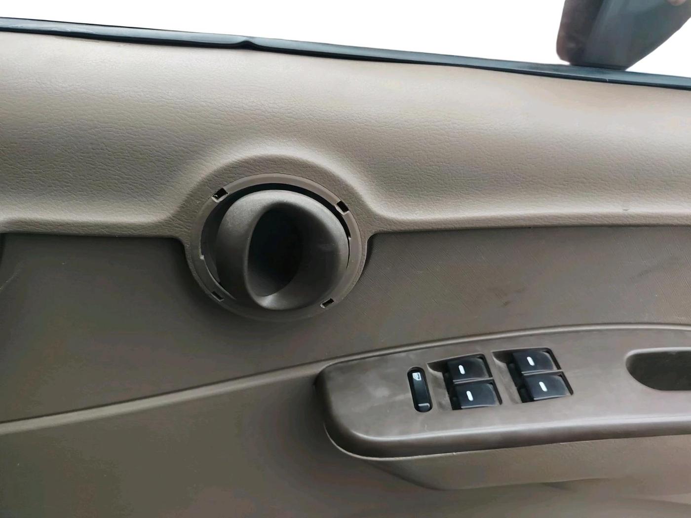 2012 Mahindra Xylo E4, Diesel, Manual, 2,40,591 km, interior