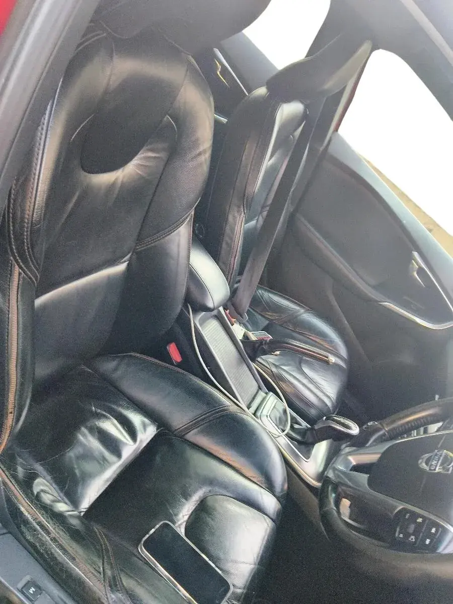2013 Volvo V40 Cross Country D3, Diesel, Automatic, 1,48,390 km, interior