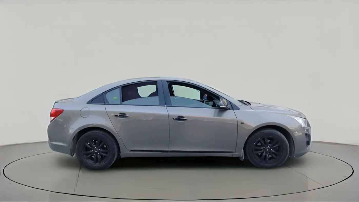 2015 Chevrolet Cruze LTZ AT, Diesel, Automatic, 1,58,524 km, exterior