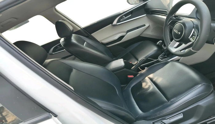 2022 KIA CARENS LUXURY PLUS 1.4 PETROL 7 STR, Petrol, Manual, 92,610 km, interior