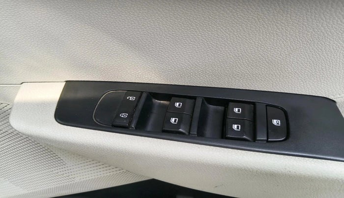2022 KIA CARENS LUXURY PLUS 1.4 PETROL 7 STR, Petrol, Manual, 92,610 km, interior