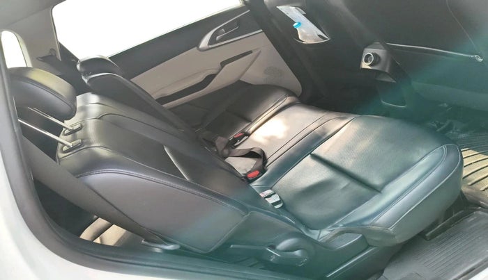 2022 KIA CARENS LUXURY PLUS 1.4 PETROL 7 STR, Petrol, Manual, 92,610 km, interior