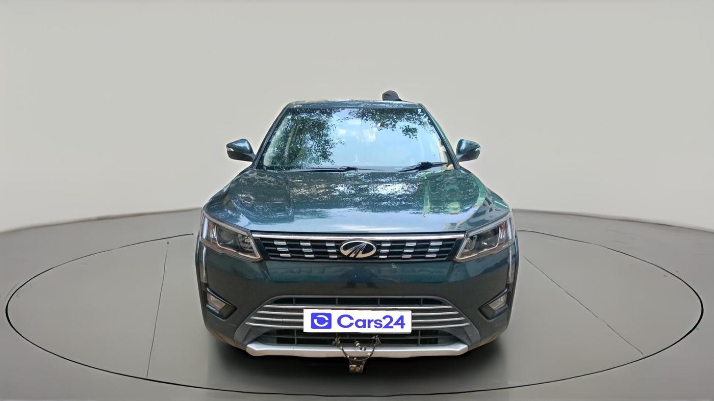2022 Mahindra XUV300 W8 (O) 1.2 PETROL AMT, Petrol, Automatic, 31,665 km, exterior