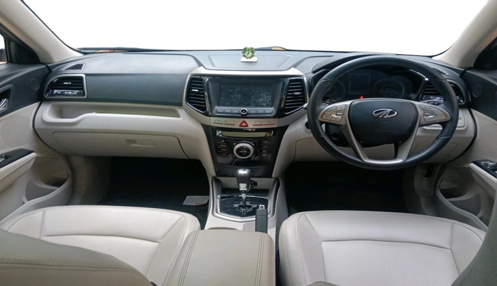 2022 Mahindra XUV300 W8 (O) 1.2 PETROL AMT, Petrol, Automatic, 31,665 km, interior