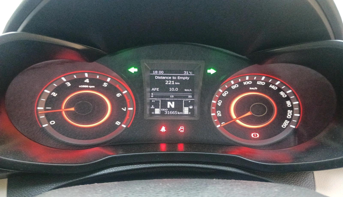 2022 Mahindra XUV300 W8 (O) 1.2 PETROL AMT, Petrol, Automatic, 31,665 km, interior