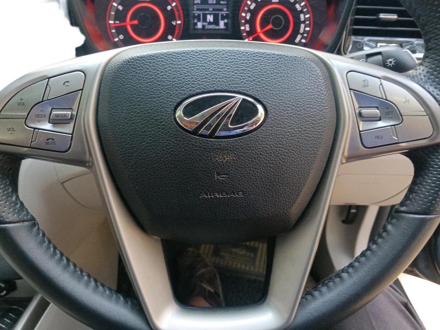 2022 Mahindra XUV300 W8 (O) 1.2 PETROL AMT, Petrol, Automatic, 31,665 km, interior