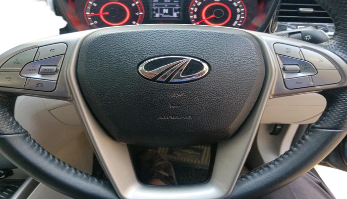 2022 Mahindra XUV300 W8 (O) 1.2 PETROL AMT, Petrol, Automatic, 31,665 km, interior