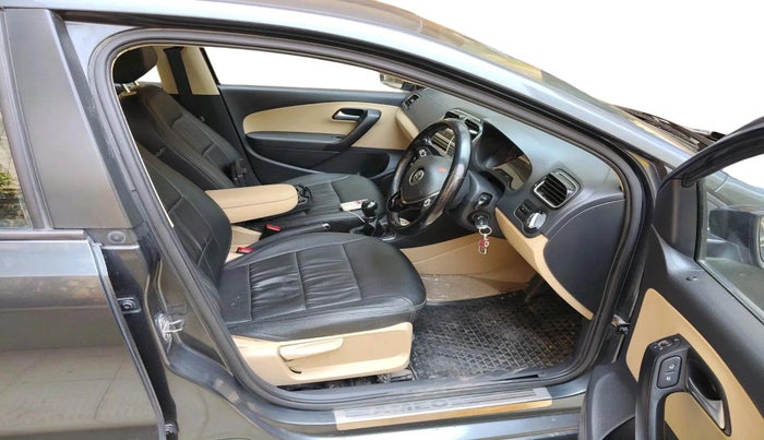 2017 Volkswagen Ameo HIGHLINE1.2L, Petrol, Manual, 99,438 km, interior