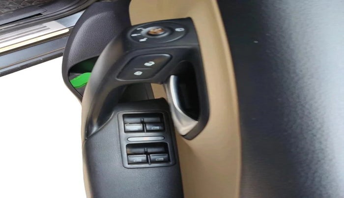 2017 Volkswagen Ameo HIGHLINE1.2L, Petrol, Manual, 99,438 km, interior