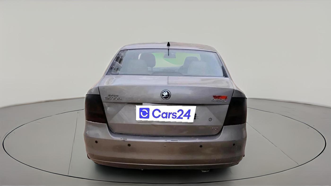 2013 Skoda Rapid AMBITION 1.6 TDI CR MT PLUS, Diesel, Manual, 1,61,694 km, exterior