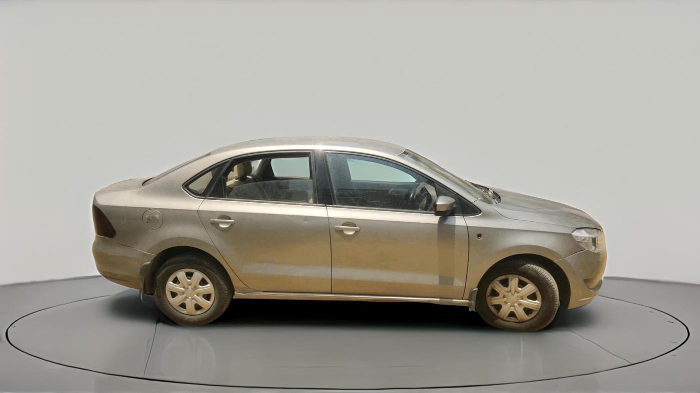 2013 Skoda Rapid AMBITION 1.6 TDI CR MT PLUS, Diesel, Manual, 1,61,694 km, exterior