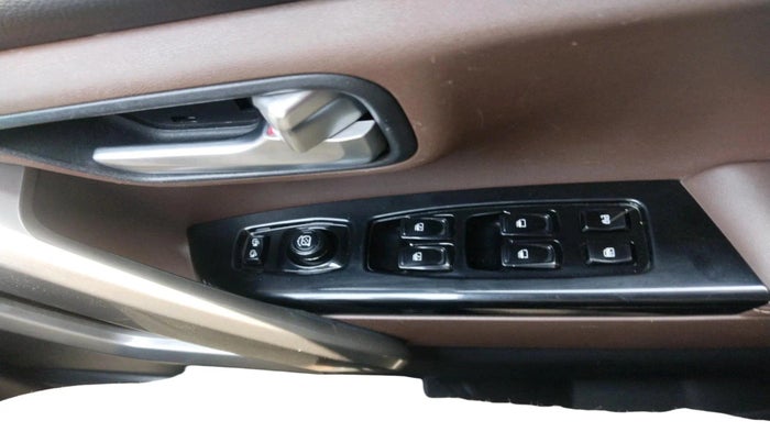 2022 Mahindra SCORPIO-N Z8 L DIESEL AT 2WD 7 STR, Diesel, Automatic, 67,445 km, interior