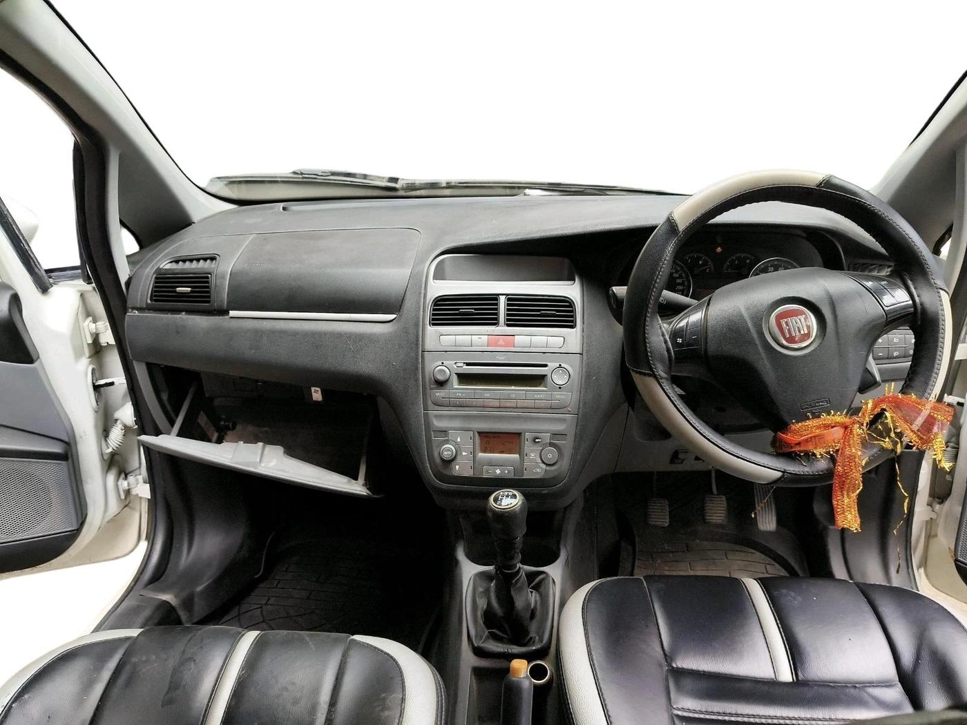 2011 Fiat Grand Punto Emotion 1.3, Diesel, Manual, 1,00,000 km, interior
