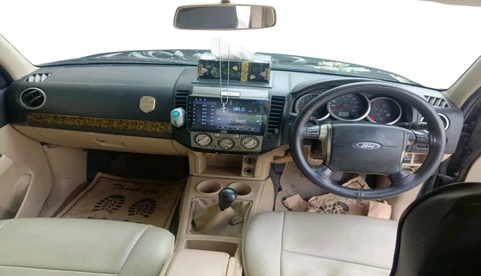 2009 Ford Endeavour 2.5L 4X2 MT, Diesel, Manual, 1,75,437 km, interior
