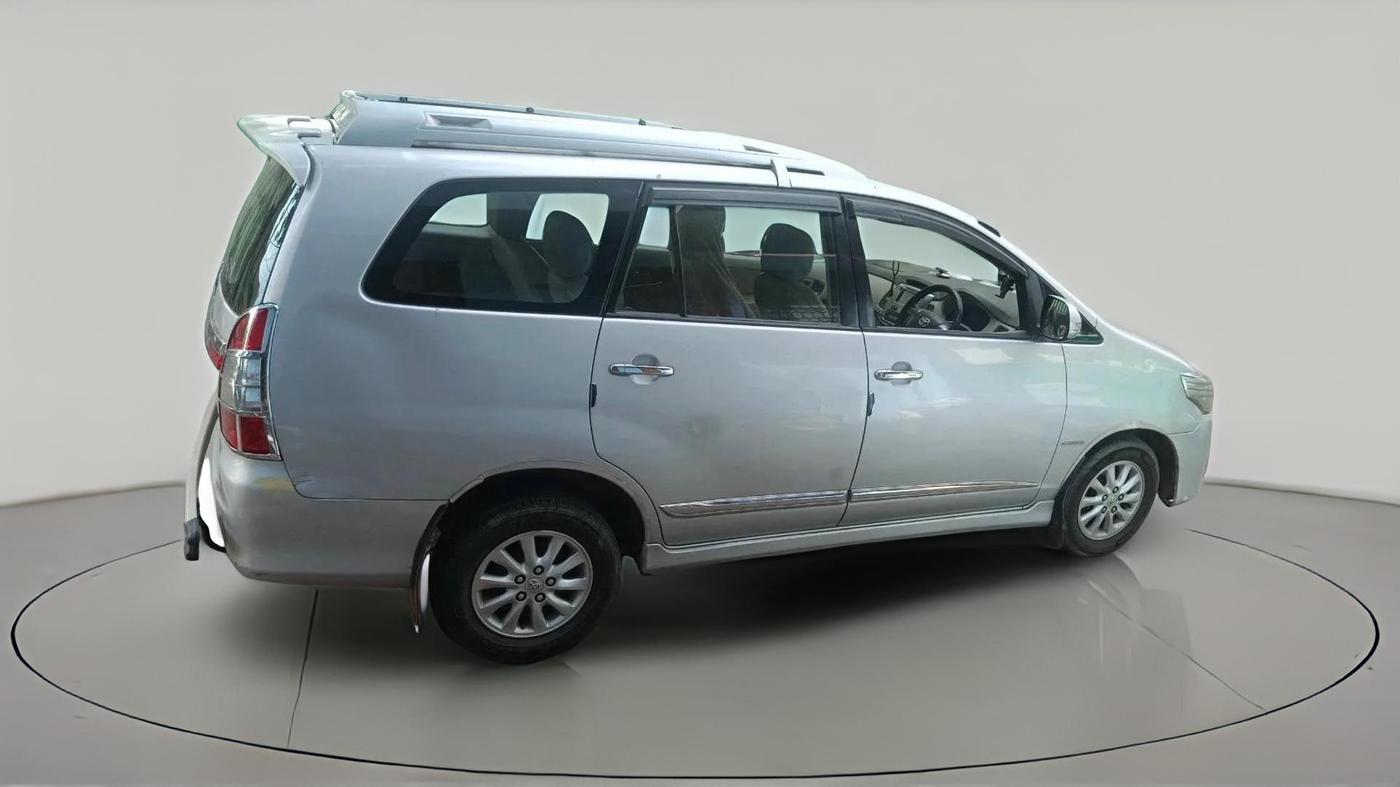 2014 Toyota Innova 2.5 VX 7 STR, Diesel, Manual, 1,16,904 km, exterior