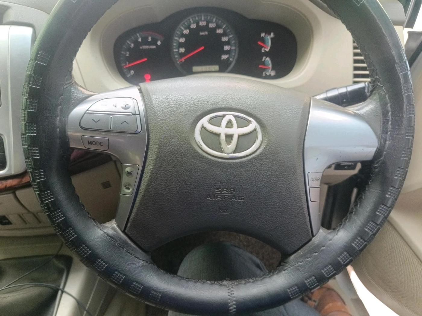 2014 Toyota Innova 2.5 VX 7 STR, Diesel, Manual, 1,16,904 km, interior