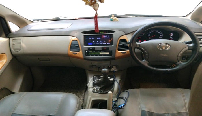 2009 Toyota Innova V 2.5 8 STR, Diesel, Manual, 1,86,905 km, interior