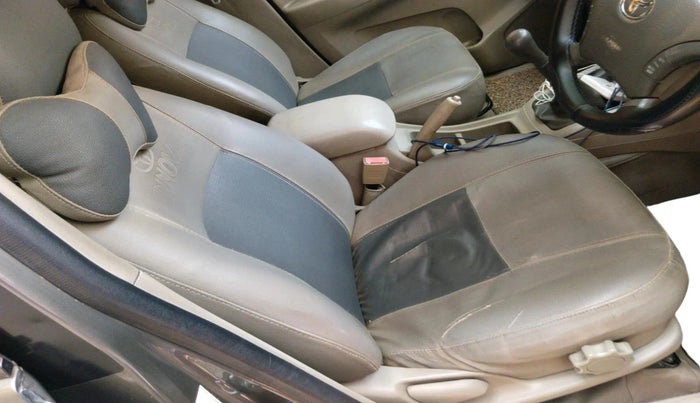 2009 Toyota Innova V 2.5 8 STR, Diesel, Manual, 1,86,905 km, interior