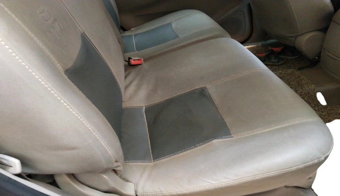 2009 Toyota Innova V 2.5 8 STR, Diesel, Manual, 1,86,905 km, interior