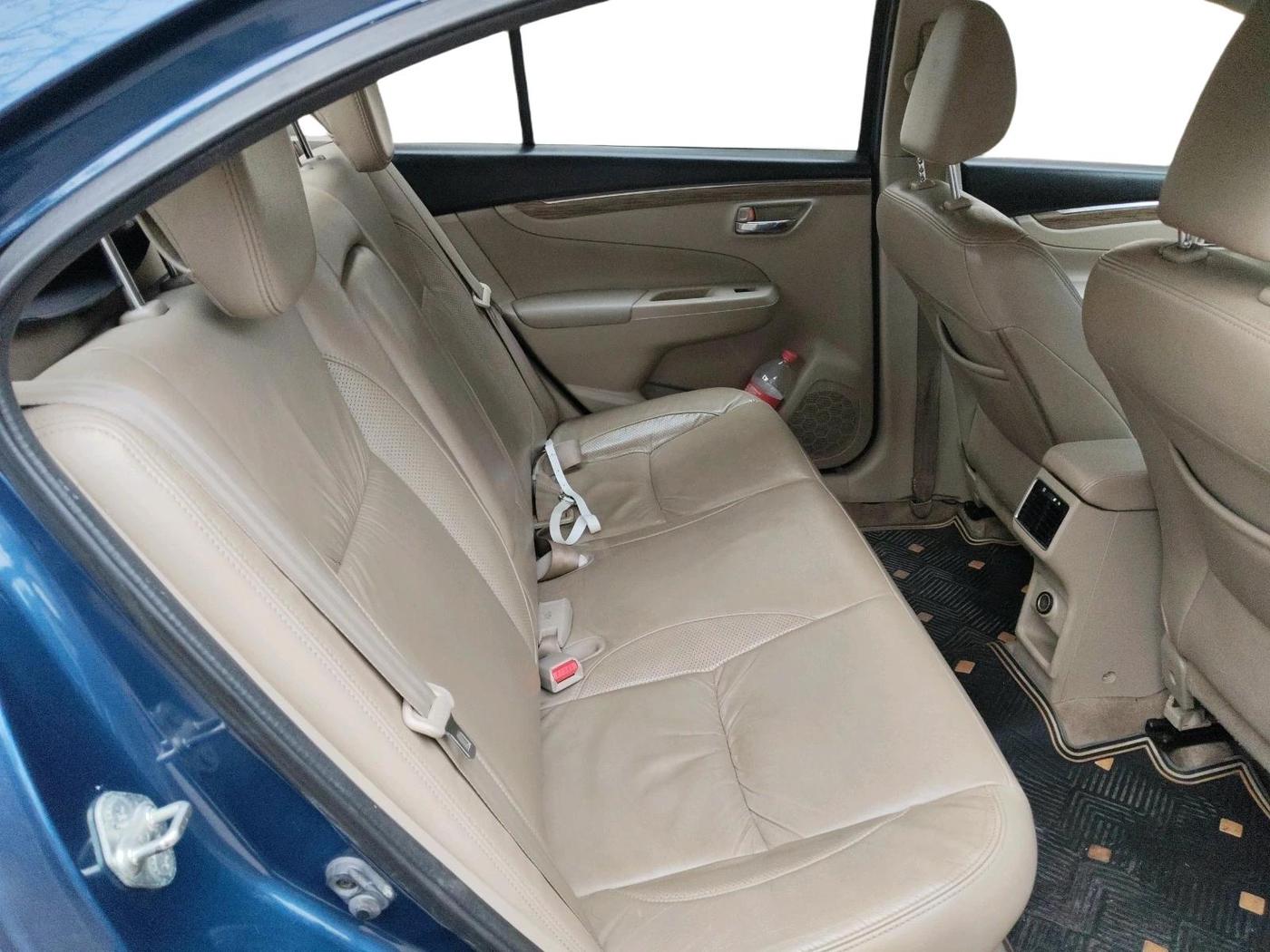 2018 Maruti Ciaz ALPHA  AT 1.5 SHVS PETROL, Petrol, Automatic, 1,23,349 km, interior