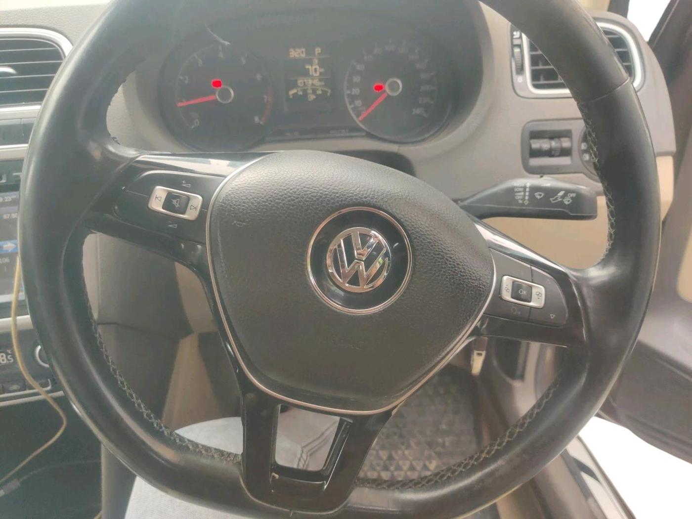 2016 Volkswagen Vento 1.2 TSI HIGHLINE PLUS AT, Petrol, Automatic, 1,07,346 km, interior