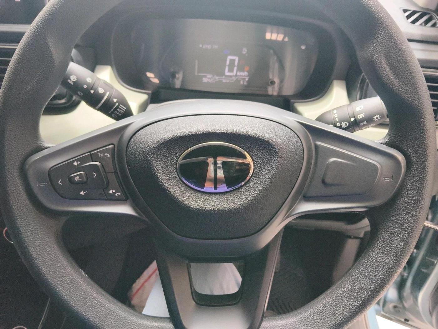 2025 Tata PUNCH Adventure Plus (S), Petrol, Manual, 9,842 km, interior
