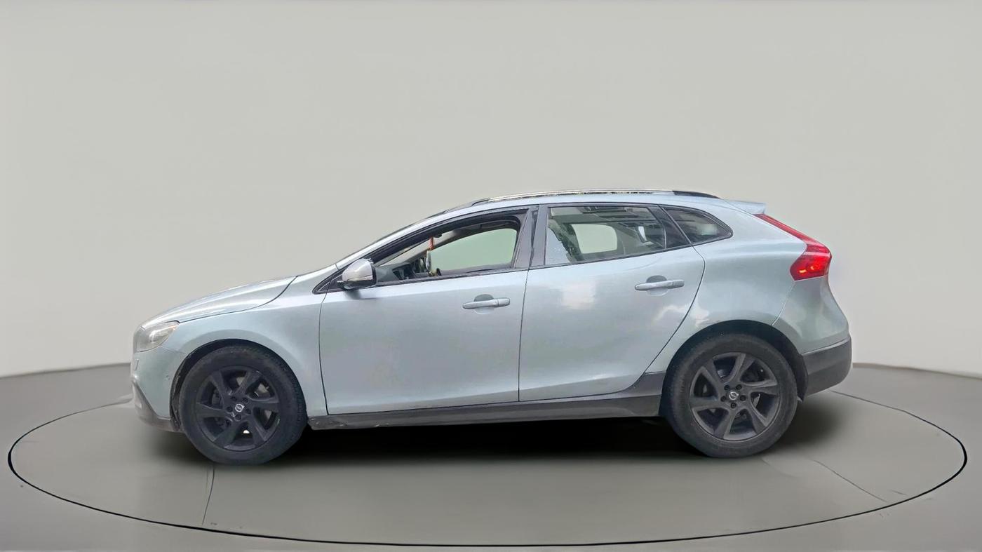 2013 Volvo V40 Cross Country D3, Diesel, Automatic, 1,54,988 km, exterior