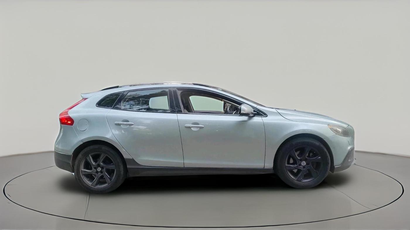 2013 Volvo V40 Cross Country D3, Diesel, Automatic, 1,54,988 km, exterior