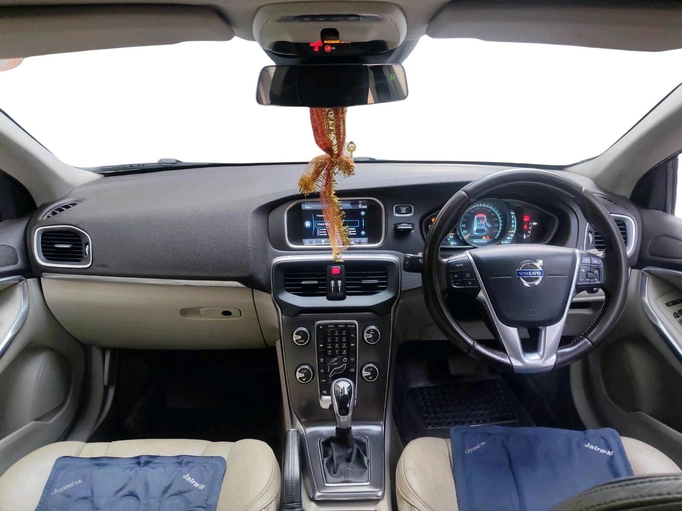 2013 Volvo V40 Cross Country D3, Diesel, Automatic, 1,54,988 km, interior