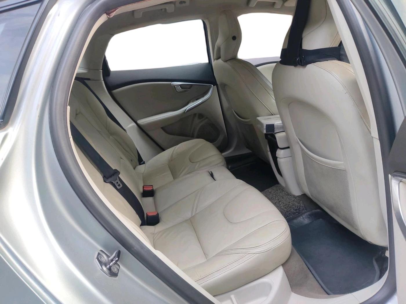 2013 Volvo V40 Cross Country D3, Diesel, Automatic, 1,54,988 km, interior