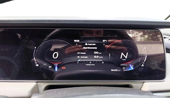 2024 Mahindra XUV700 AX 5 P MT 7 STR, Petrol, Manual, 16,432 km, interior