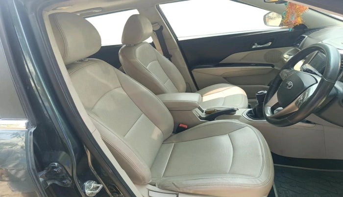 2020 Mahindra XUV300 W8 (O) 1.2 PETROL, Petrol, Manual, 95,721 km, interior