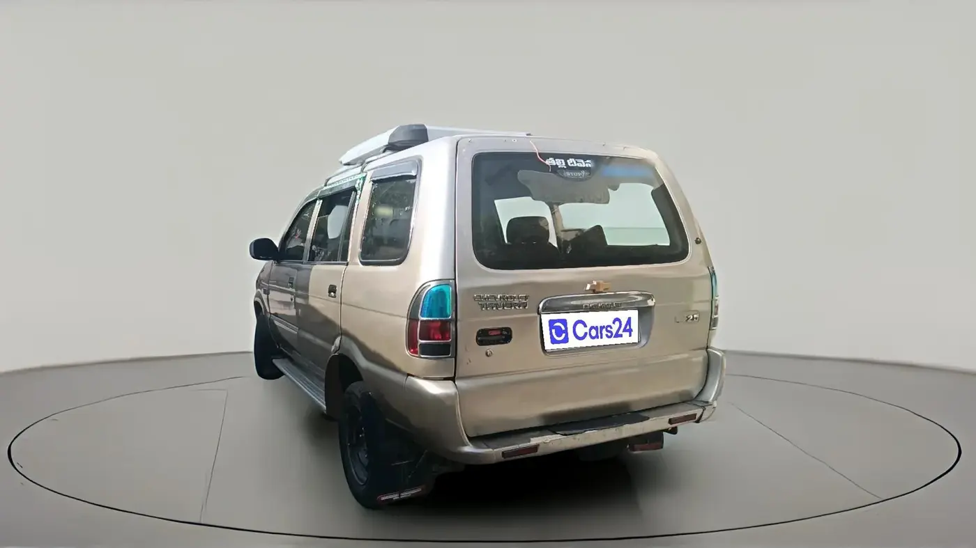 2011 Chevrolet Tavera LS B2 7 STR, Diesel, Manual, 1,98,422 km, exterior