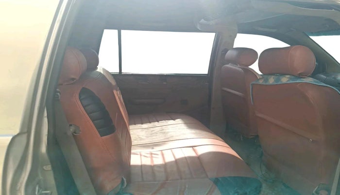 2011 Chevrolet Tavera LS B2 7 STR, Diesel, Manual, 1,98,422 km, interior