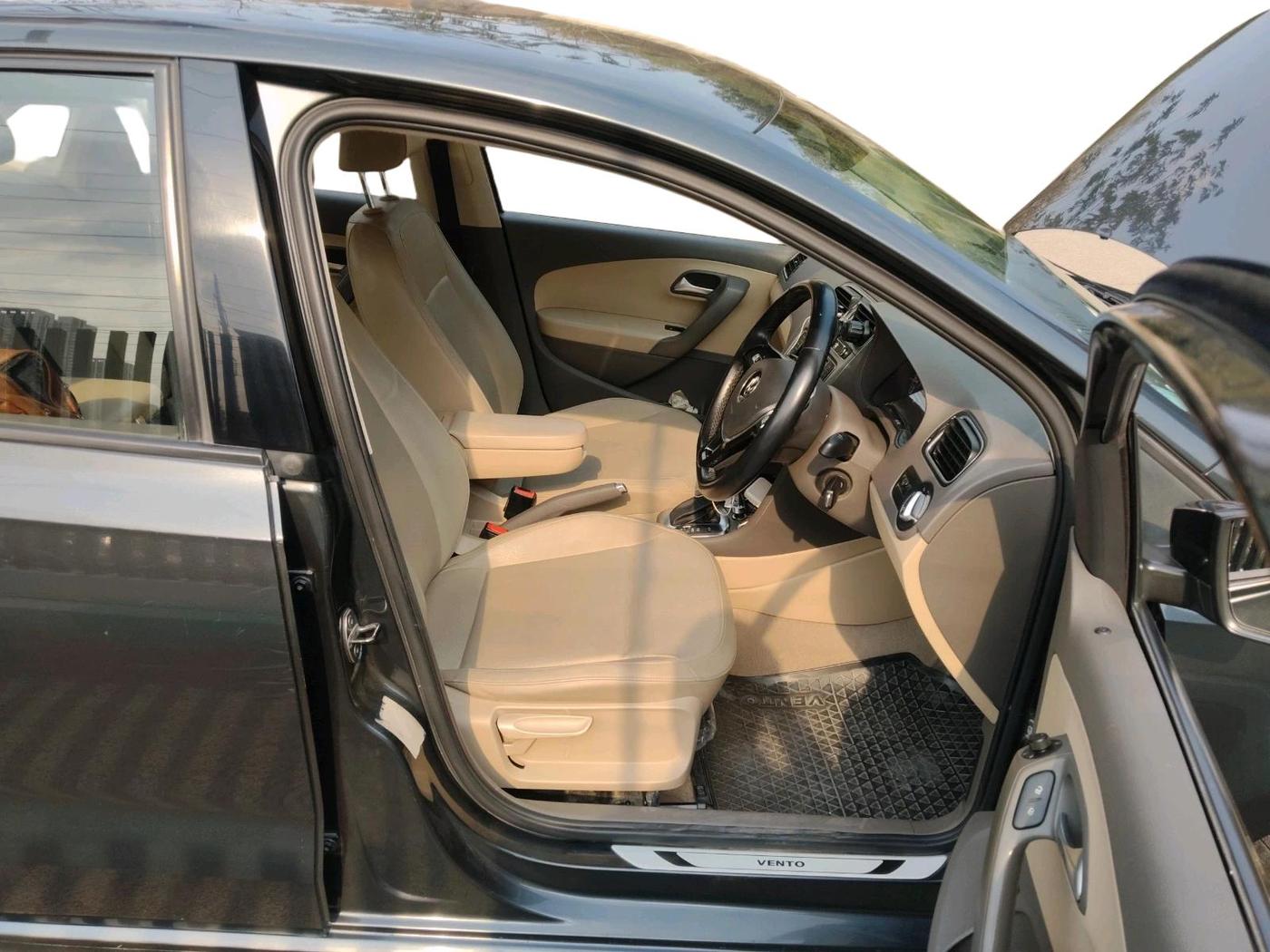 2016 Volkswagen Vento 1.2 TSI HIGHLINE PLUS AT, Petrol, Automatic, 72,950 km, interior