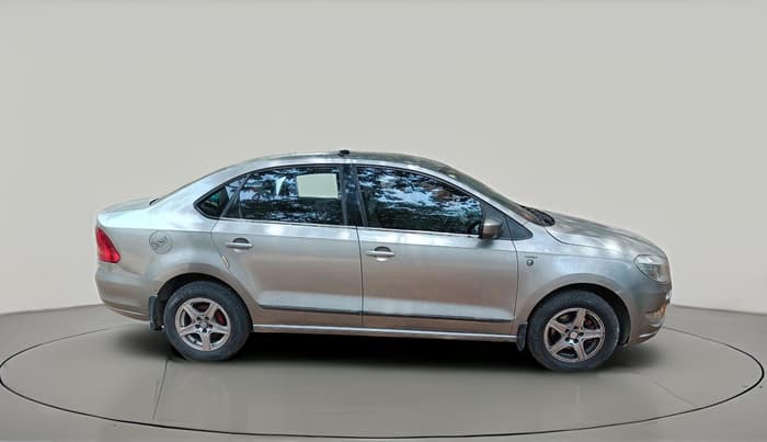 2013 Skoda Rapid AMBITION 1.6 TDI CR MT PLUS, Diesel, Manual, 1,63,409 km, exterior